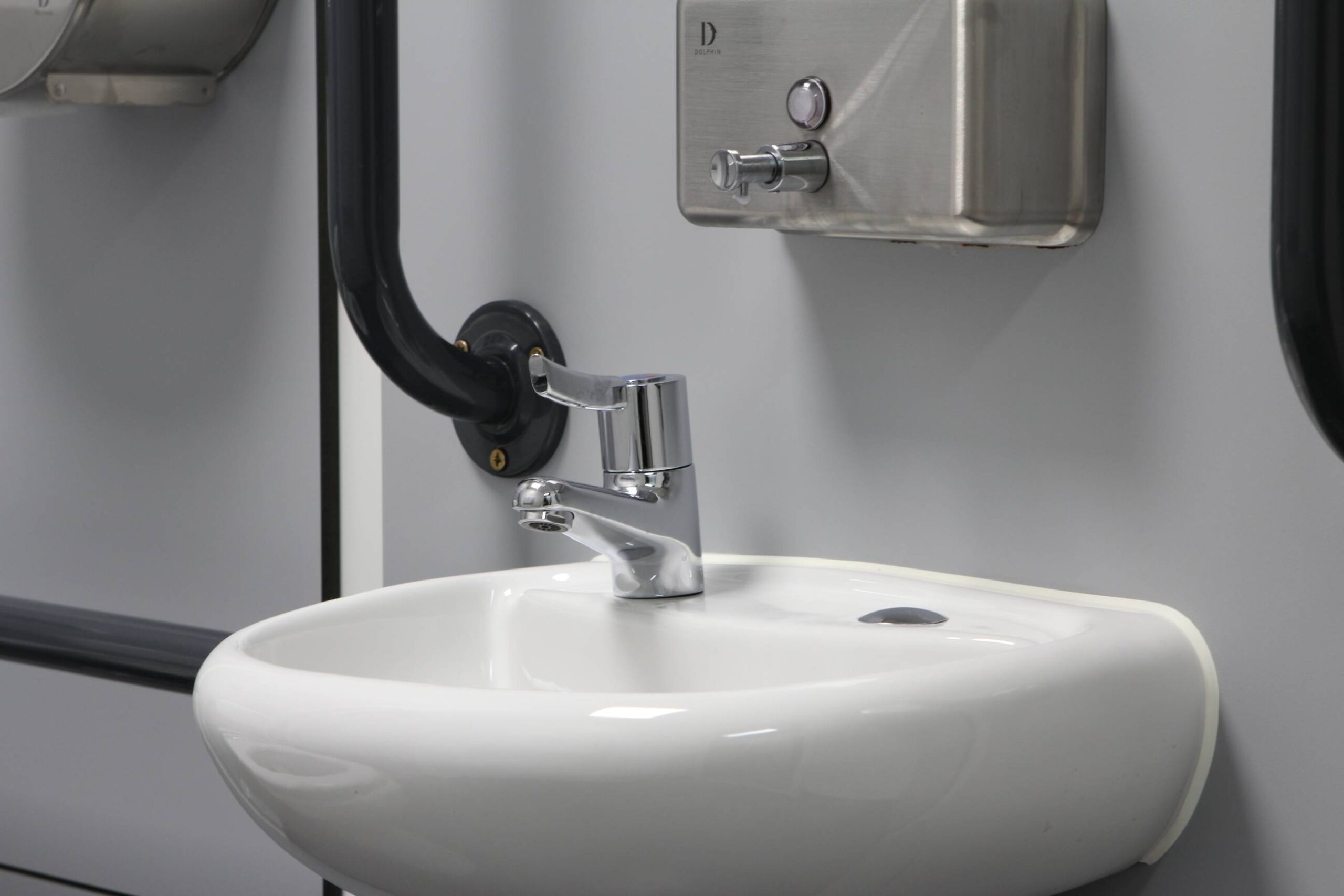 wall hung basin