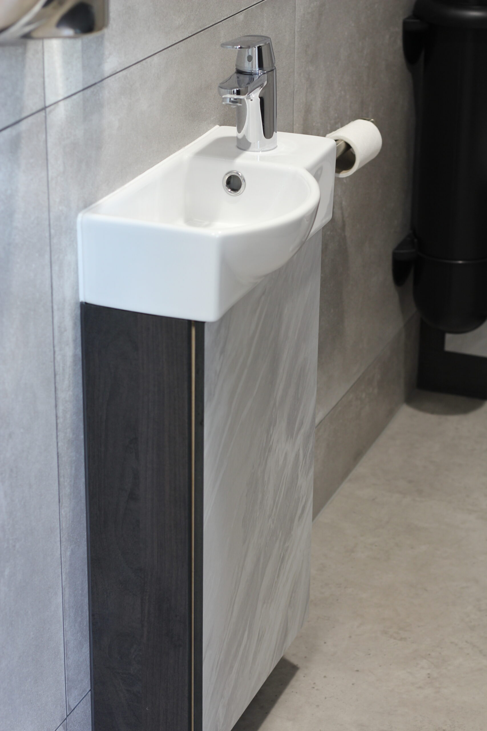 toilet cubicle basin