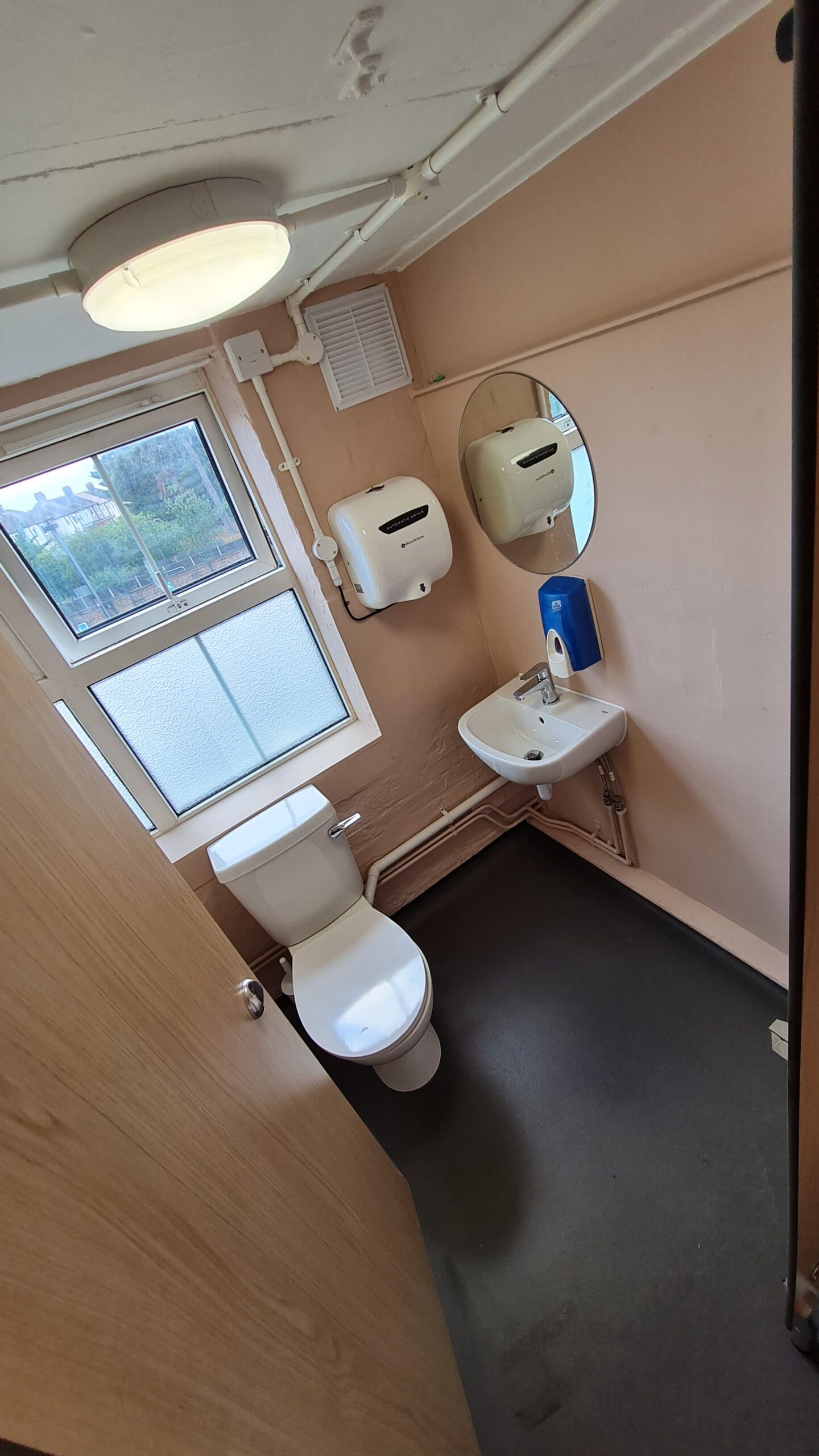 20220704_161019 toilet cubicle