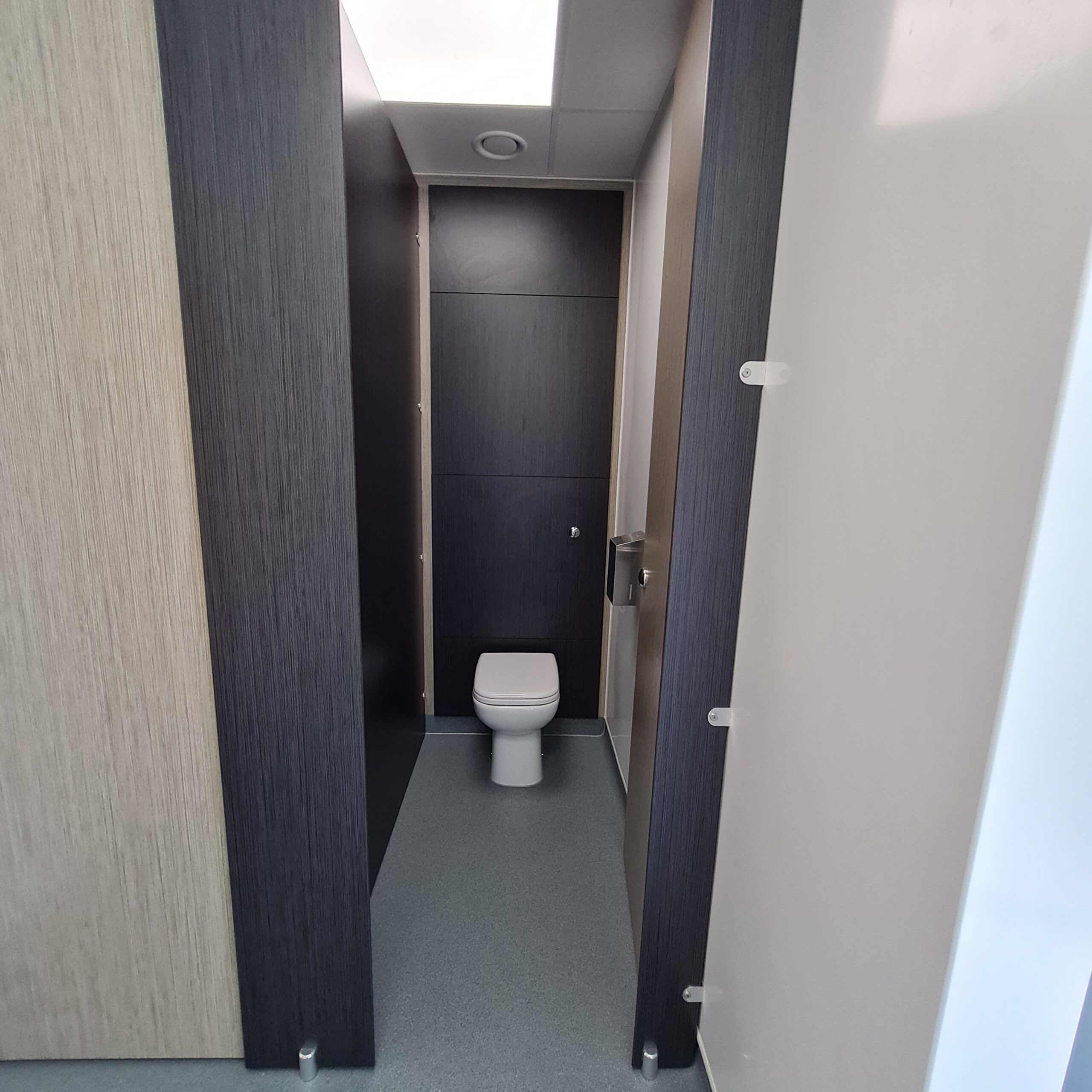 20220701_100620 toilet rubicle