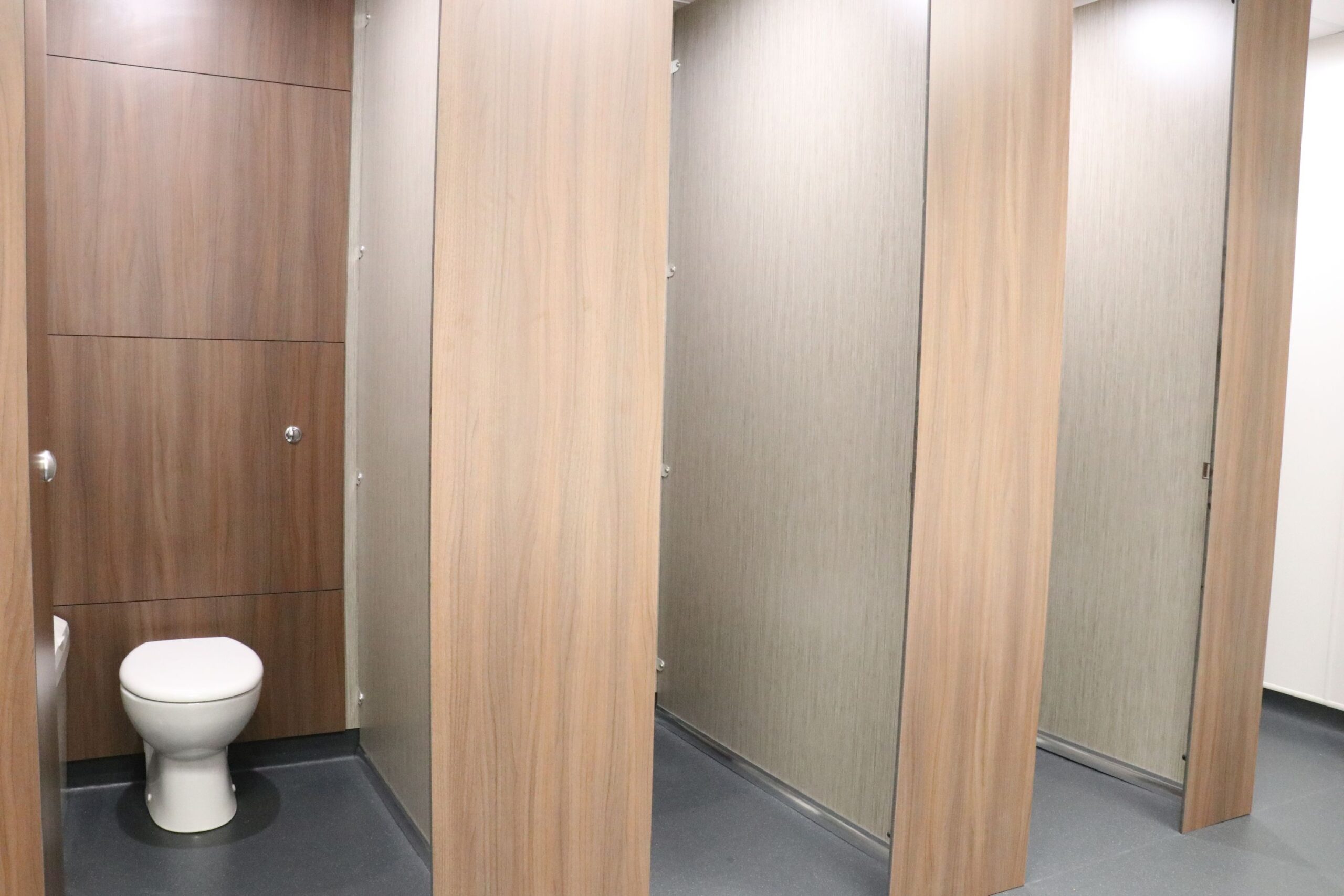 IMG_9108 WC cubicles