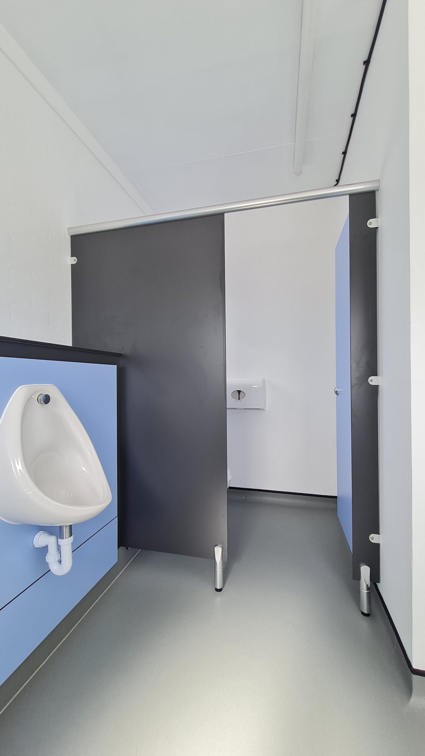 20220630_161948 urinal on ducting