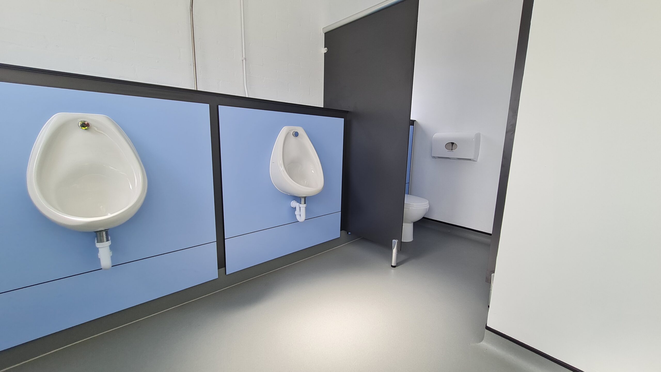 20220630_161954 urinals