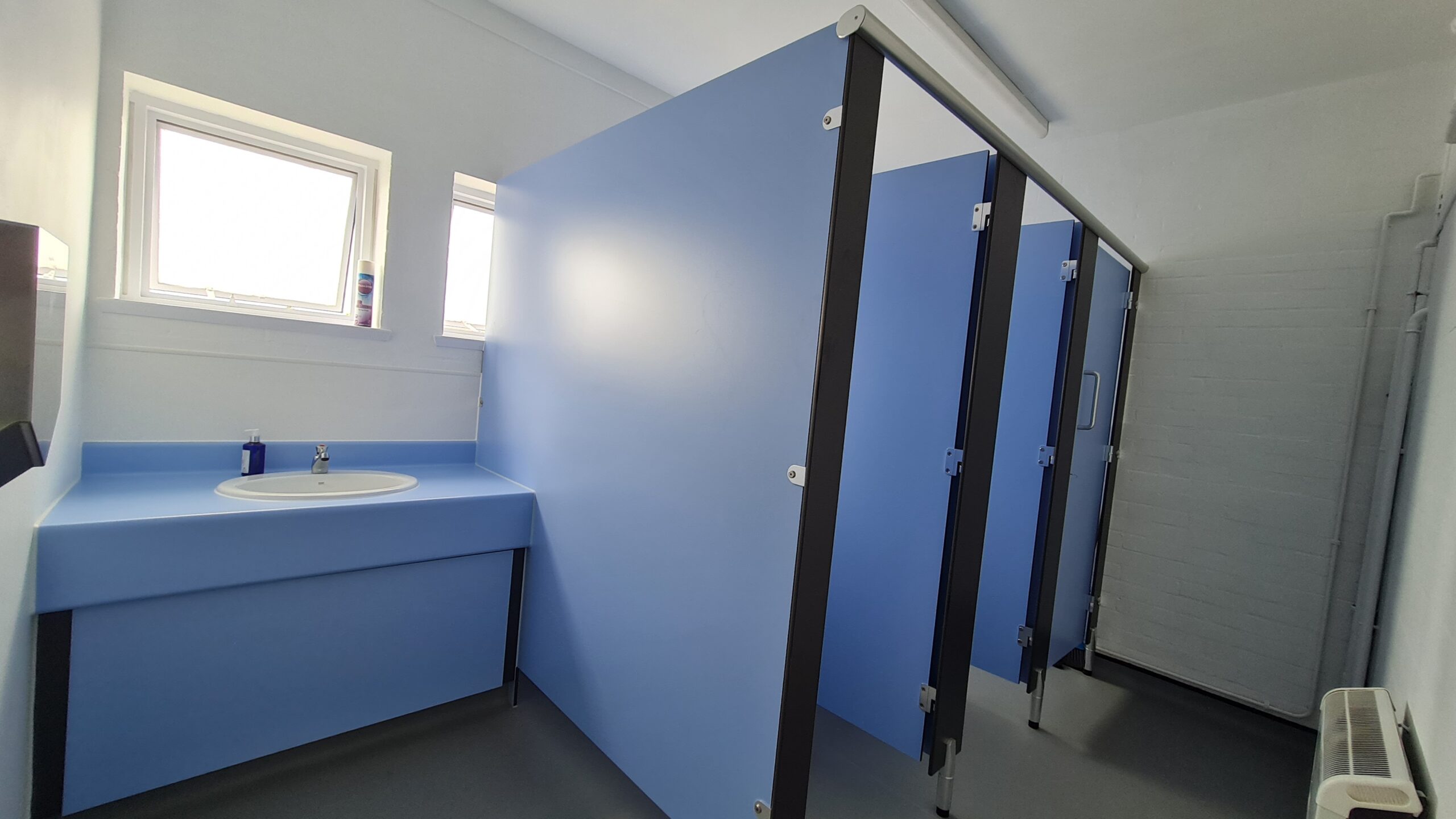 20220630_162038 toilet cubicles