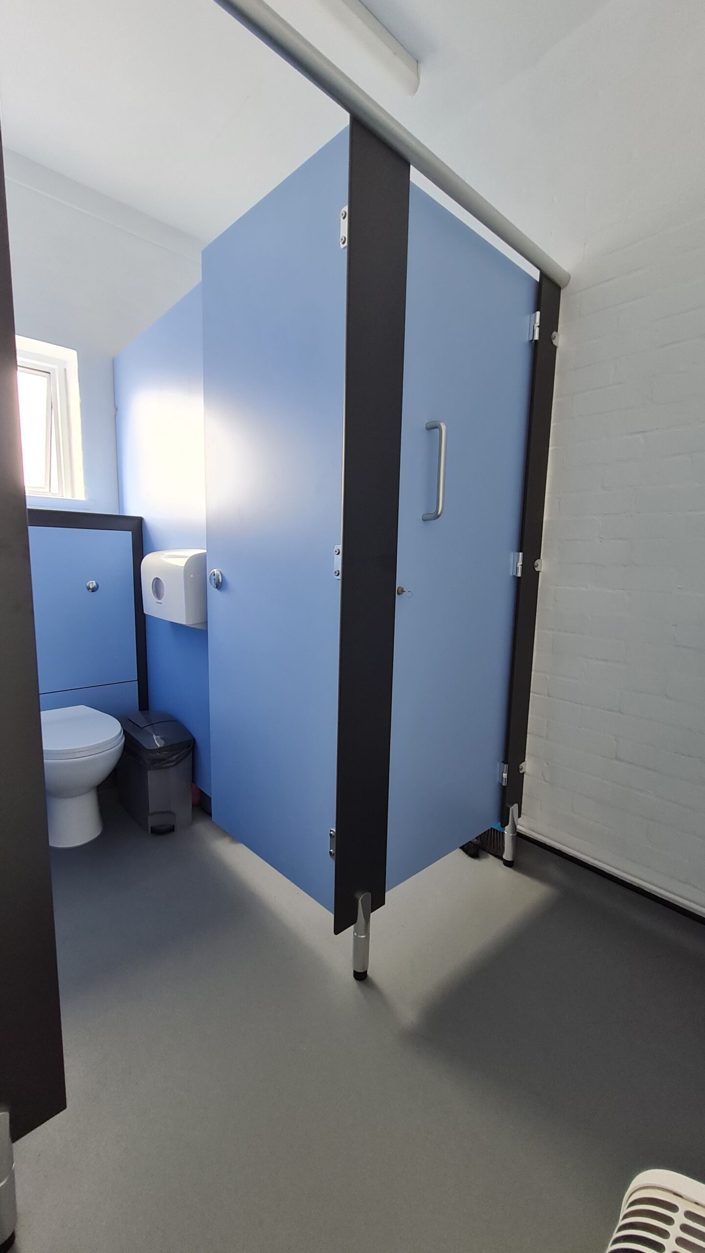 20220630_162103 accessible cubicle