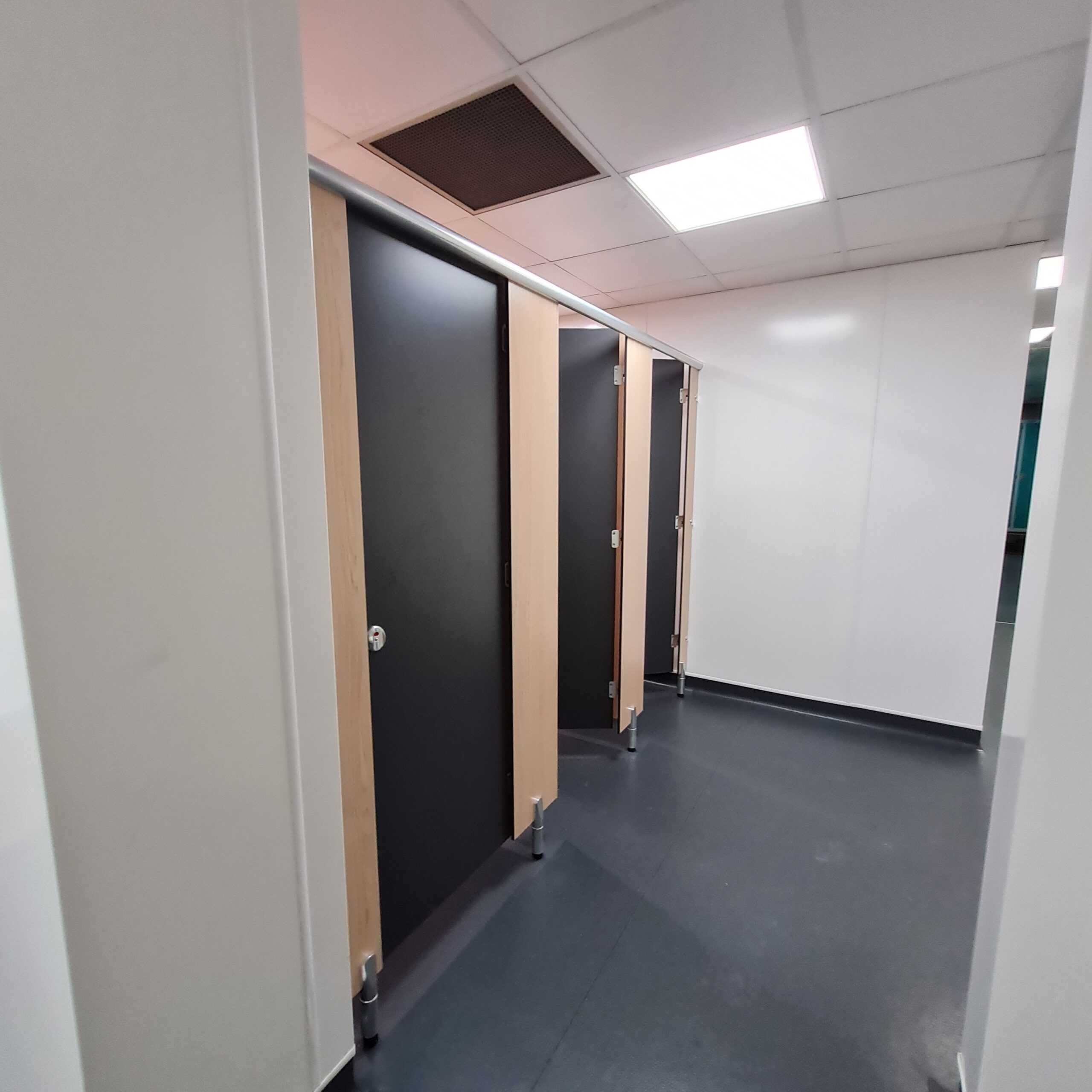 20220701_085523 cubicles