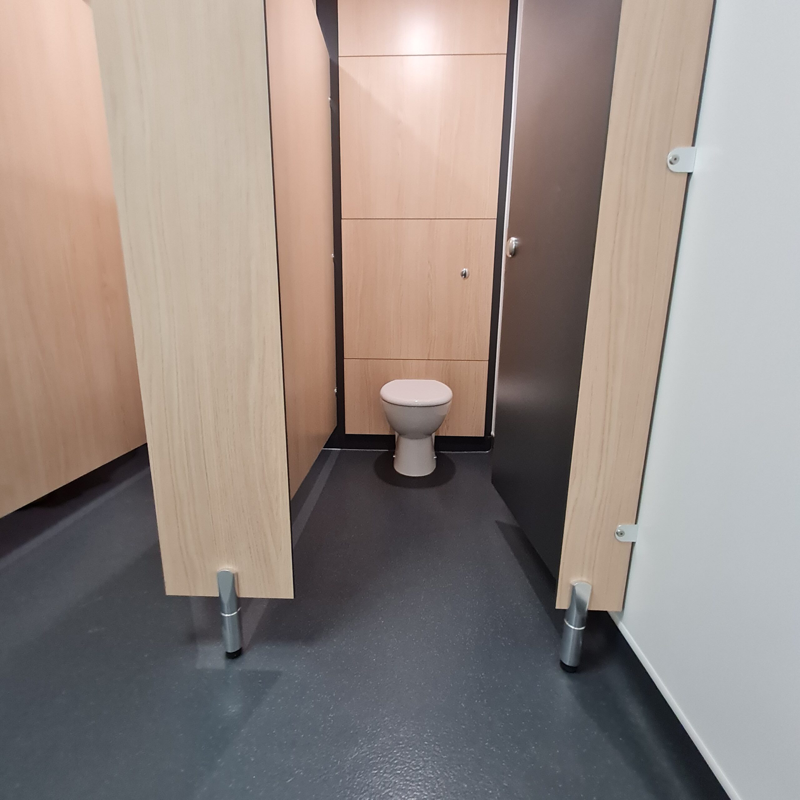 20220701_090136 WC cubicle