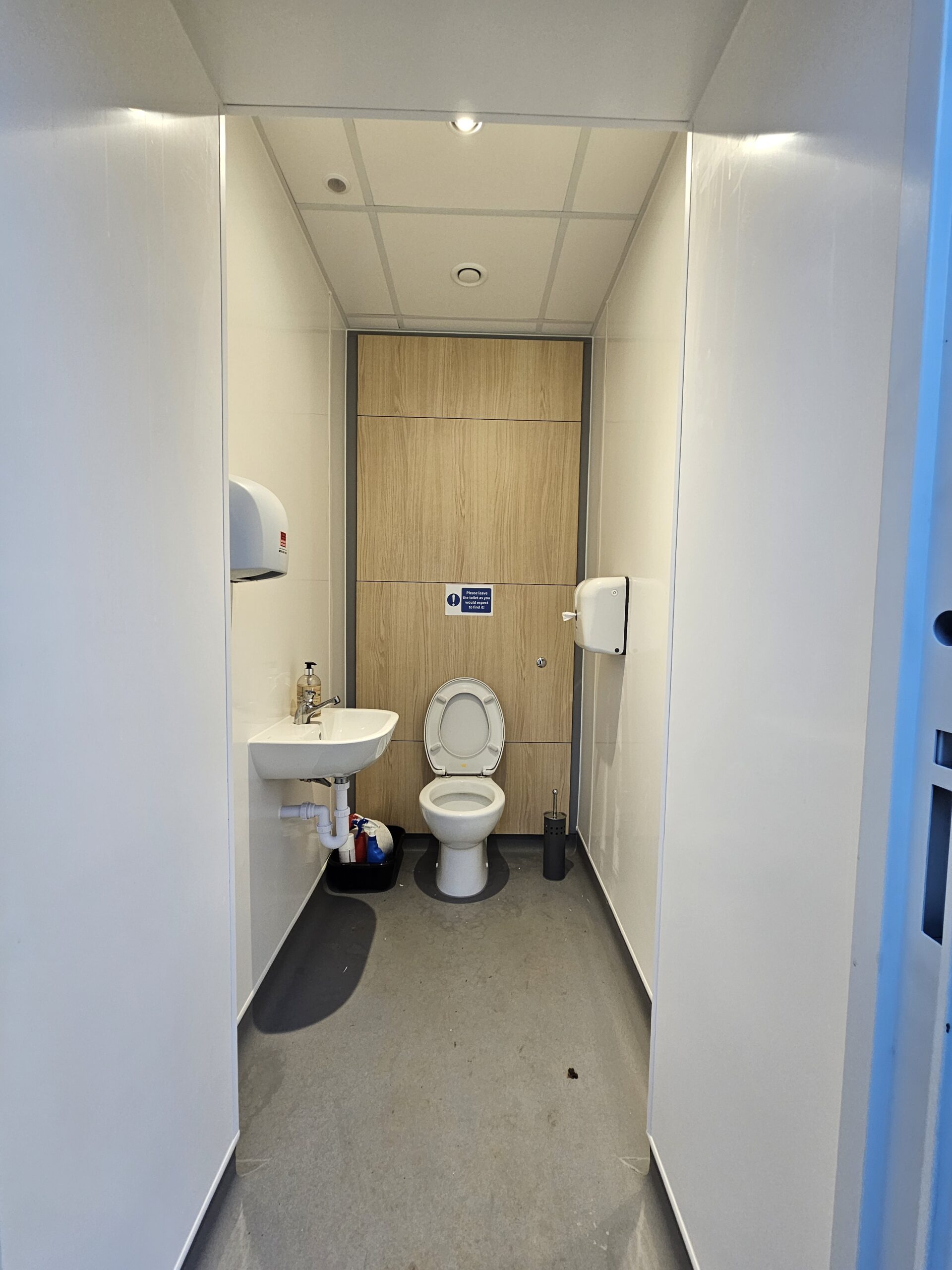 20241217_141939 drivers outside toilet