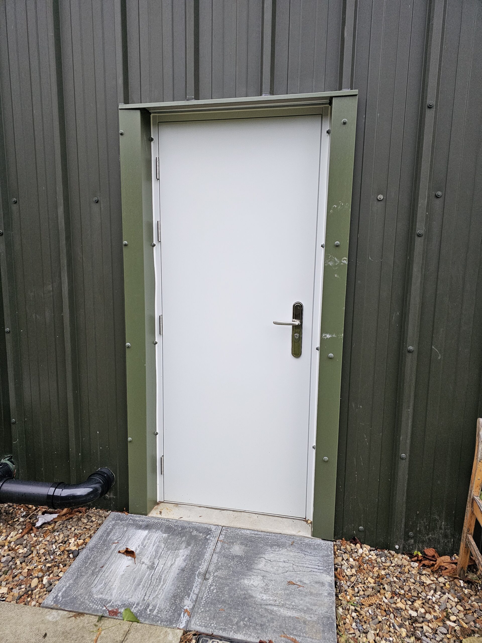 20241217_141951 drivers outside toilet