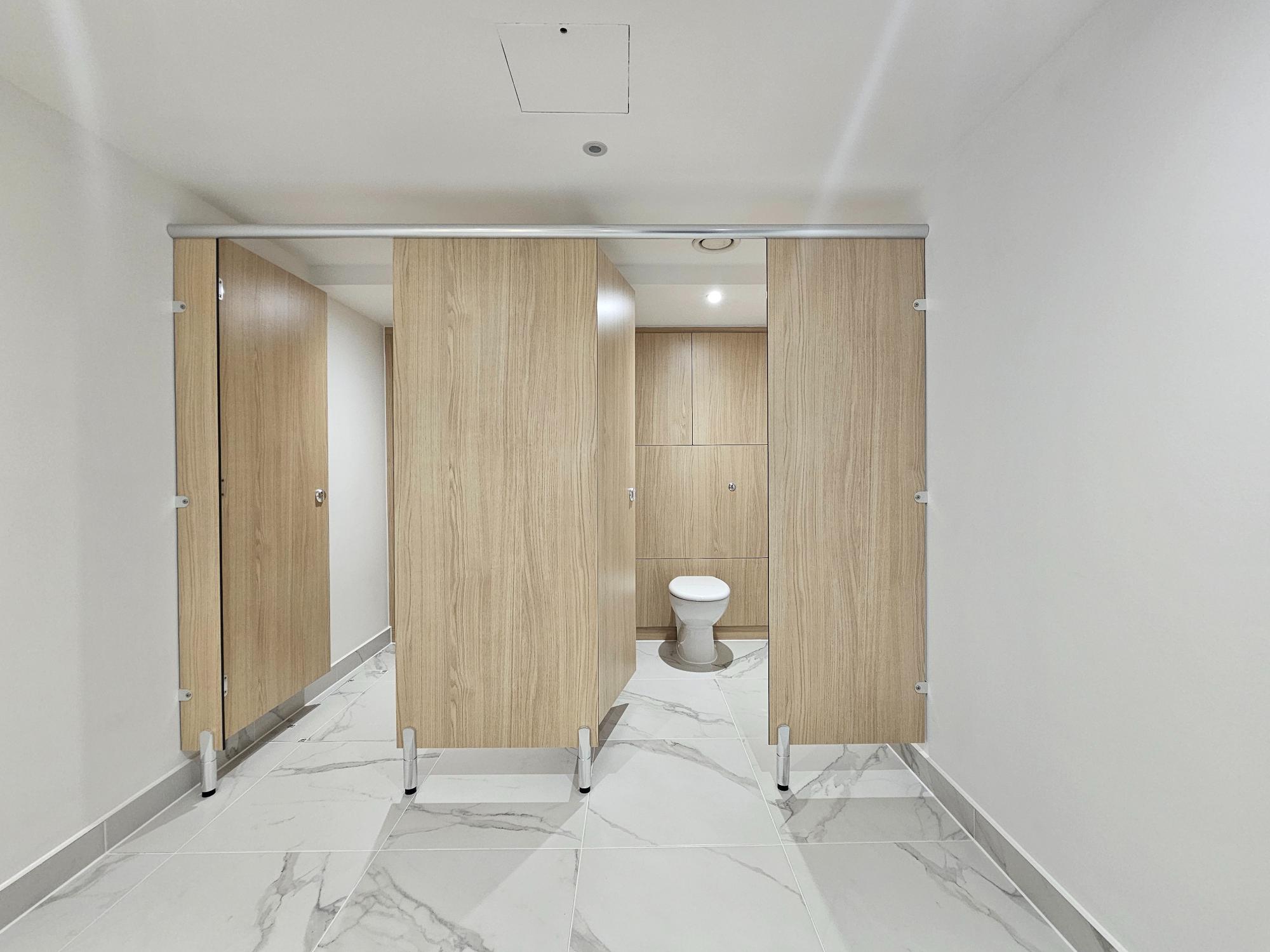 20241212_155644 (1) shanghai commercial bank toilets