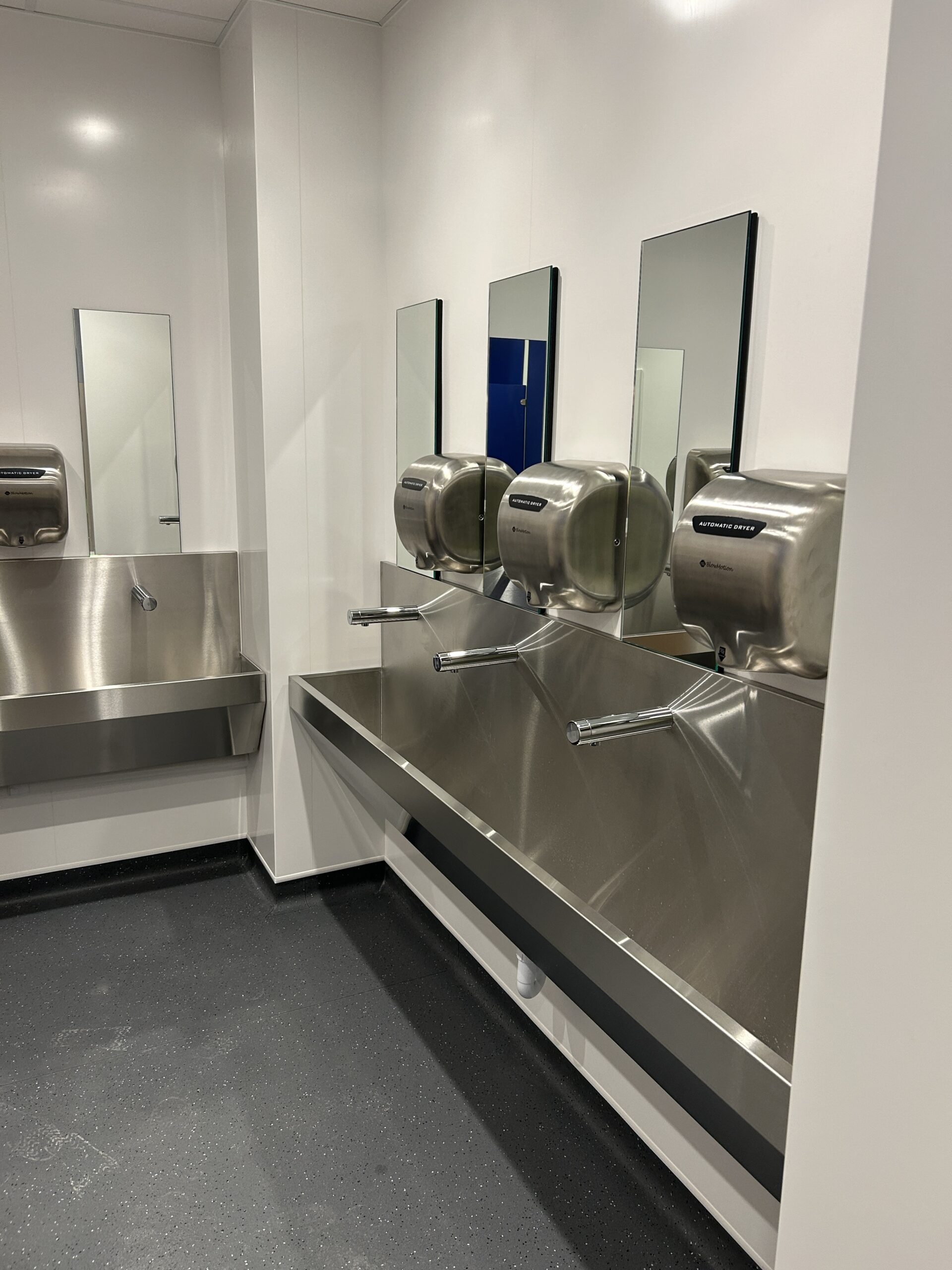 20241216_092955756_iOS rolls royce washrooms