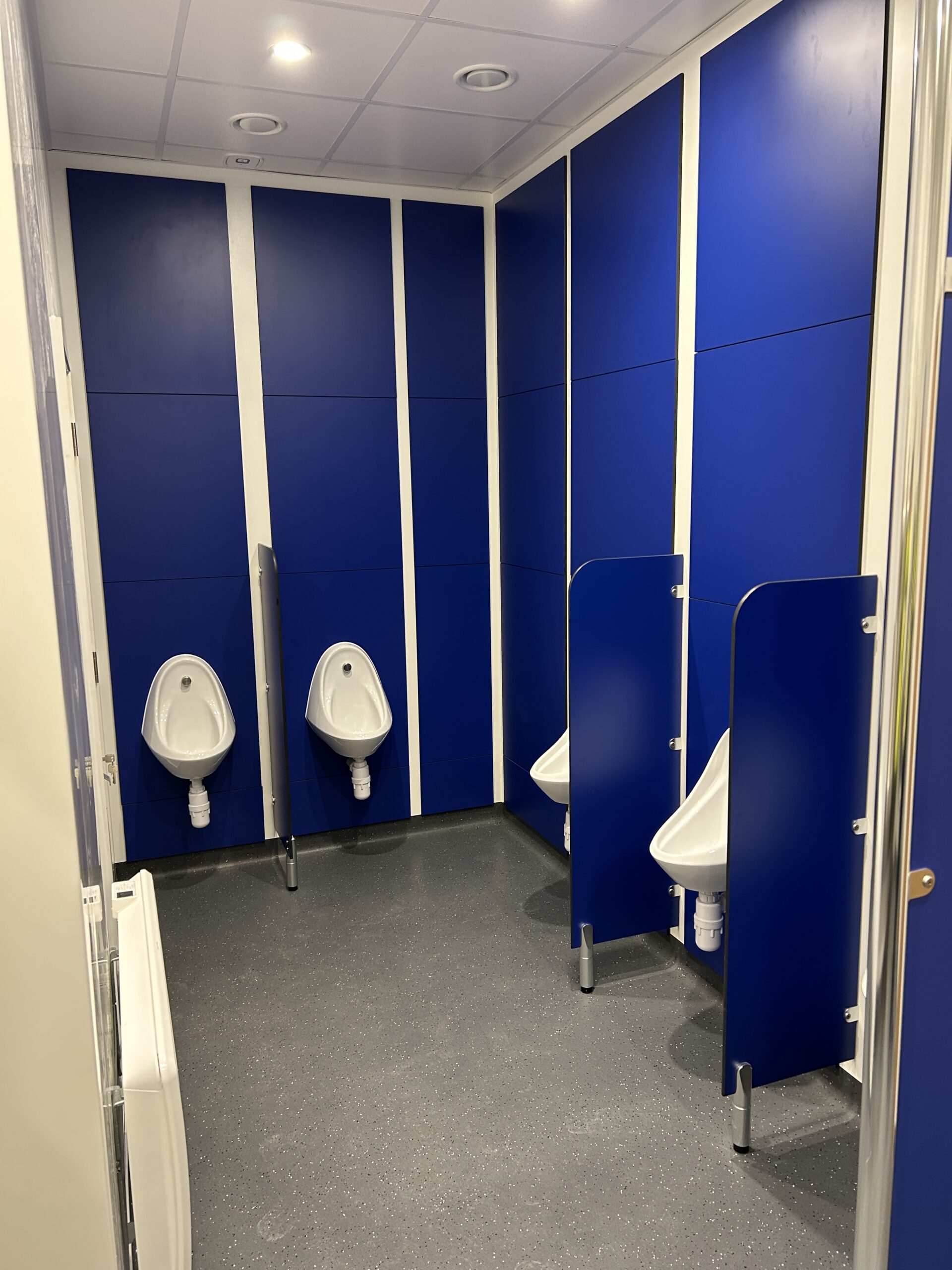 20241216_093051708_iOS rolls royce washrooms