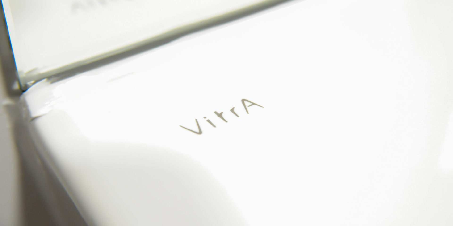 Sensor Flush for WCs in hygienic washroom design