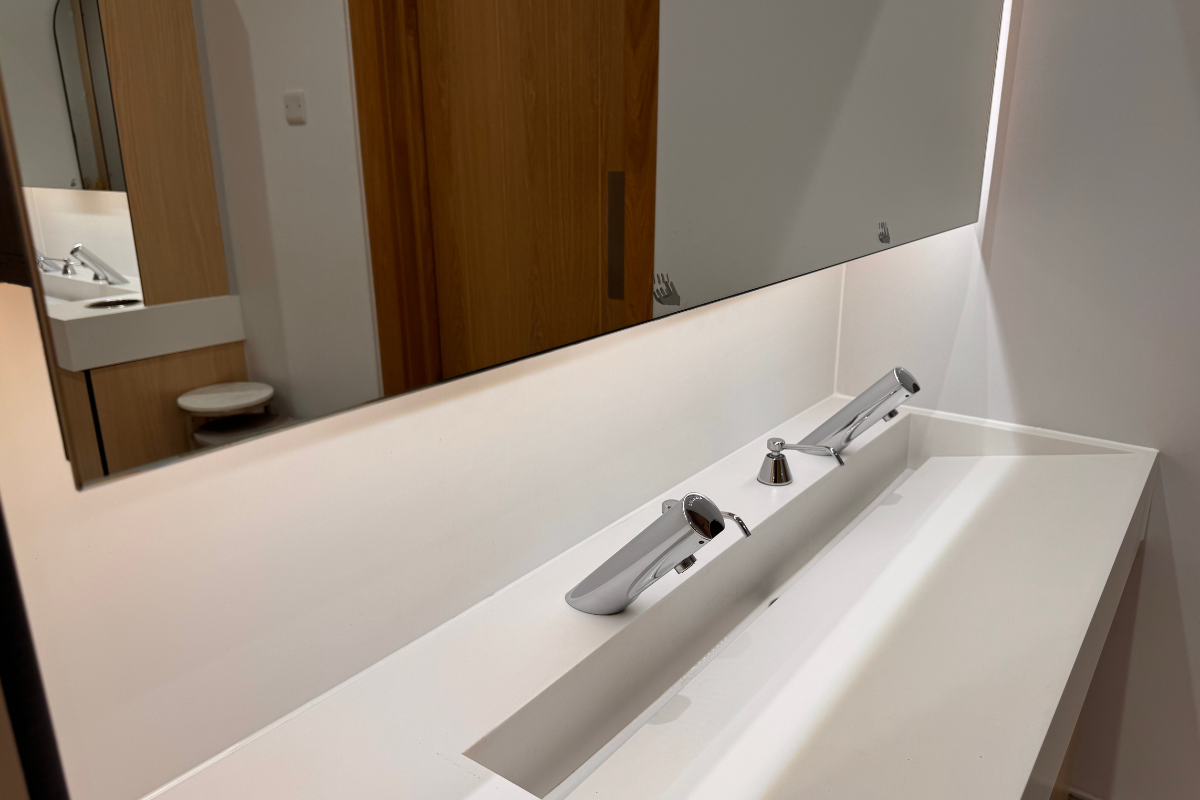 Touchless tap and drying technology for washrooms