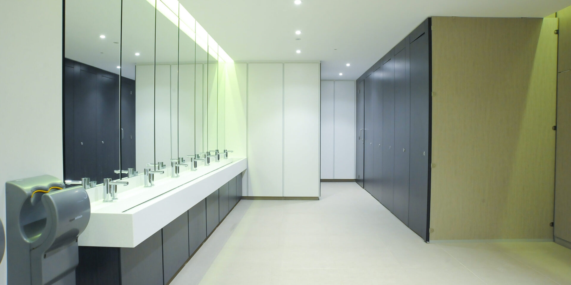 Food manufacturing washroom design