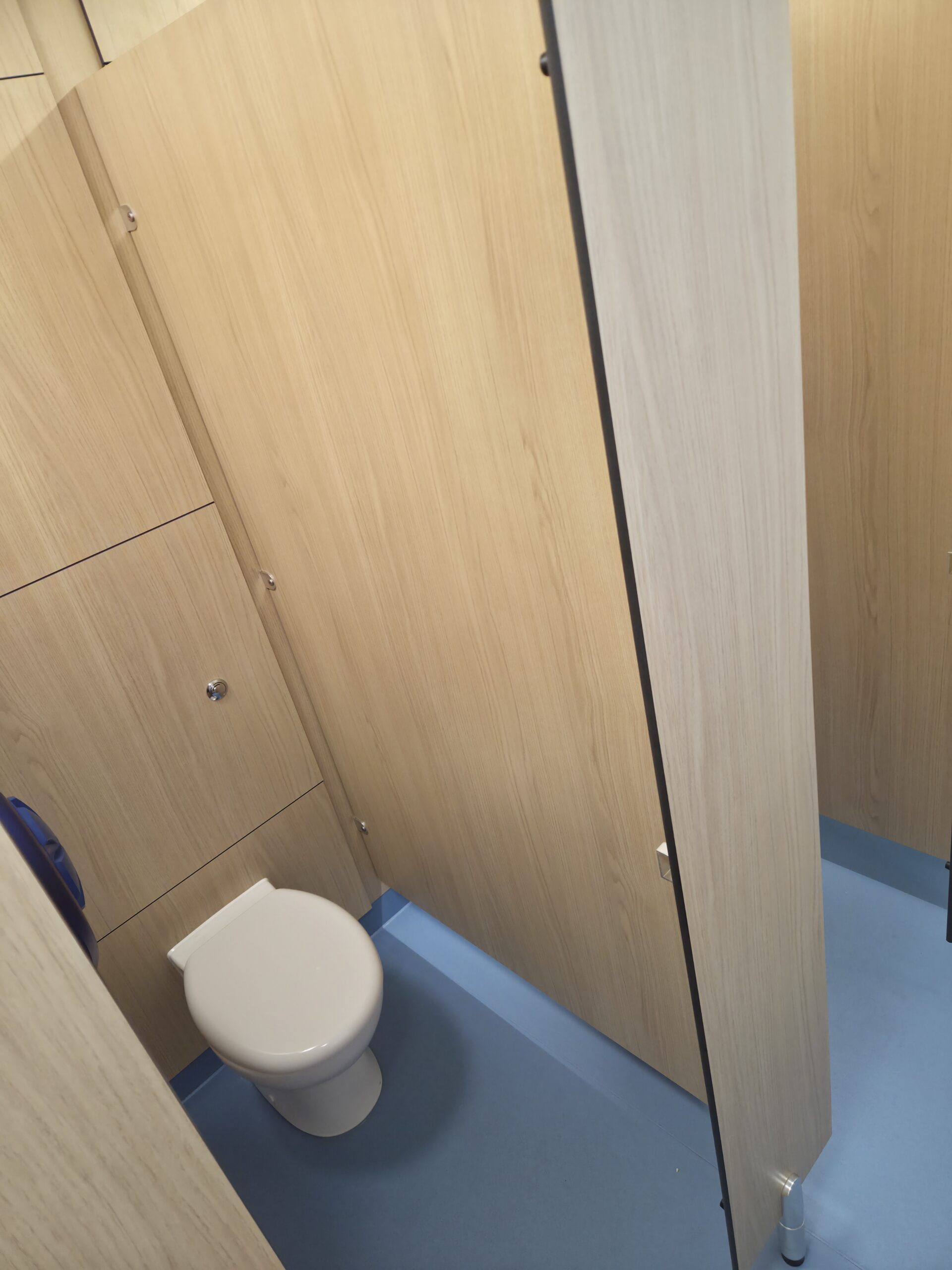 20261008_072709 primary school toilet cubicle